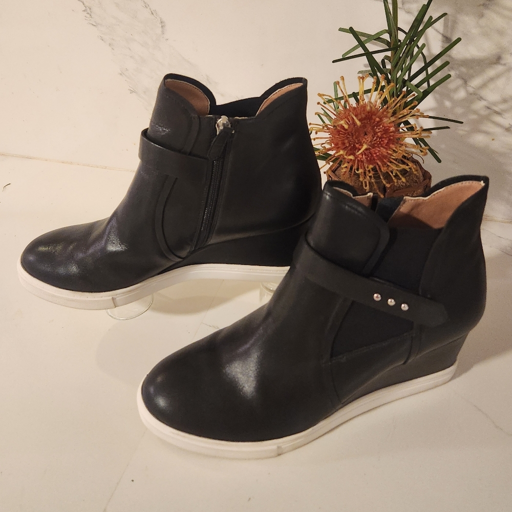 Linea Paolo Black Leather Fleur Wedge Lace EUC High Top Sneakers
